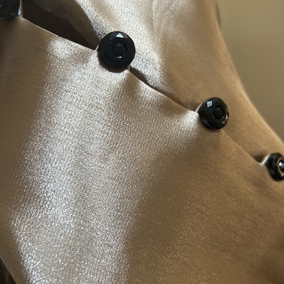 Very elegant top. Size 14 - Picture 14 of 15